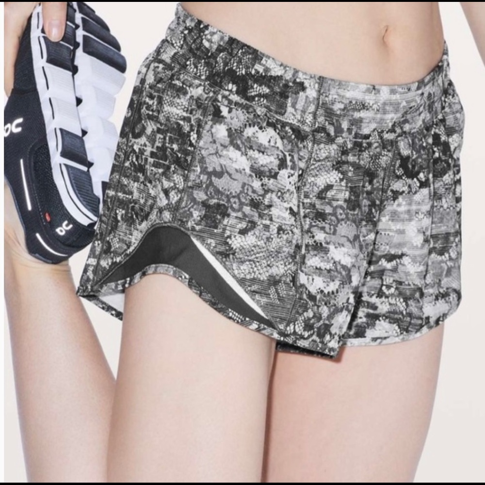 LIMITED EDITION Lululemon Hottie Hot Shorts 2.5